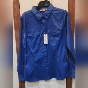 NWT Wrangler Women's Button Down Size Medium